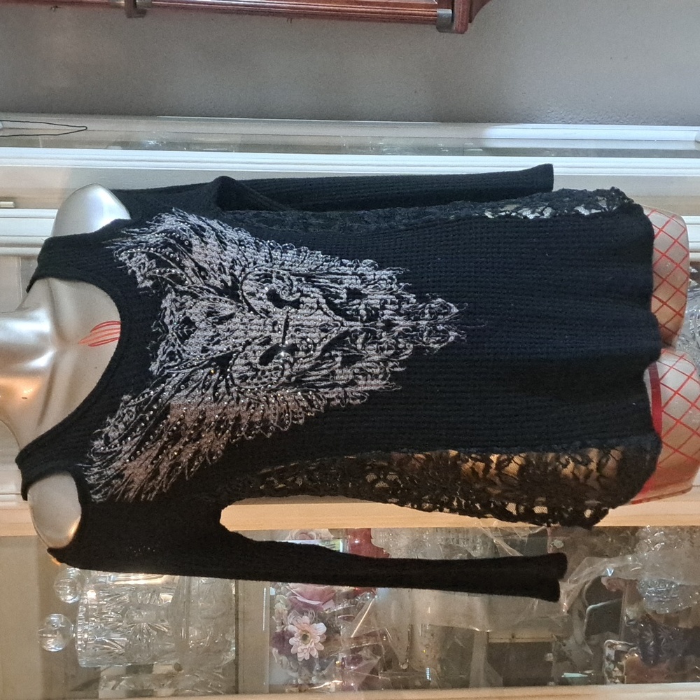 VOCAL Embellished Cold Shoulder Knit n lace tunic Med